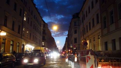 Louisenstraße bei Nacht