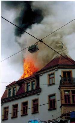 2004 hatte es während der BRN im Stadtteilhaus gebrannt. Foto: Stadtteilarchiv
