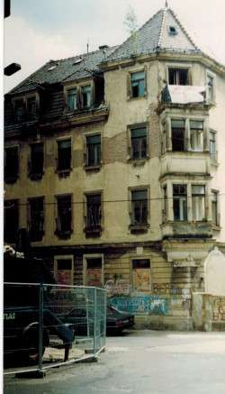 So sah das Haus noch in den frühen 90ern aus. Foto: Stadtteilarchiv