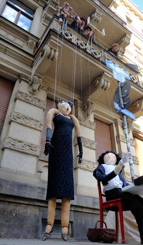 Hat doch nicht den Kopf verloren. Puppentheater am Martin-Luther-Platz.