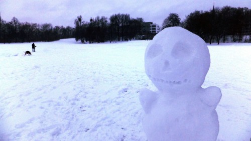 Extraterrestrische Schneeskulptur. Anklicken, um das Bild zu vergrößern.