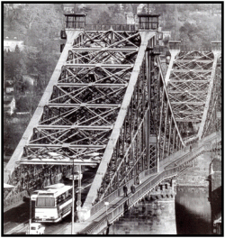 Foto:  Matthias Neumann. Das Blaue Wunder. 1984. 