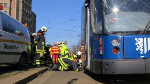 Nach gründlicher Untersuchung konnte die südwärts fahrende Bahn zuerst die Unfallstelle verlassen.