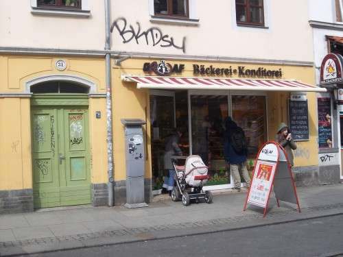 Andrang bei Grafs, fast zu erkennen: die Bäckerlyrik