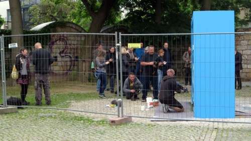 Großer Andrang zur offiziellen Eröffnung des Urinals