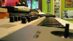Pianos, Mixer, DJ-Pulte und viel mehr