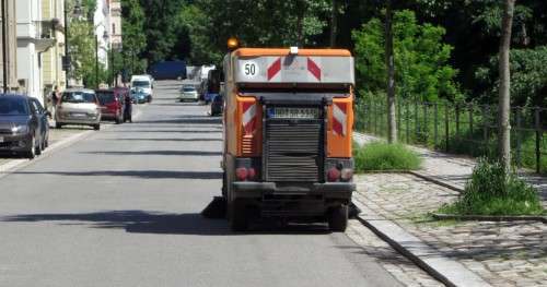 Die Stadtreinigung hat extra heute nochmal die Straße geputzt, damit es schön sauber ist, falls die Prießnitz zu Gast kommt.
