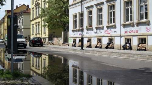 Kläglicher Rest des Versuchs der Prießnitz, die Straße zu erkunden.