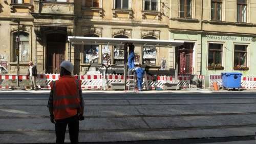 Haltestellen-Unterstand auf der Hoyerswerdaer Straße