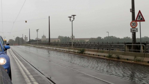 Albertbrücke im Regen