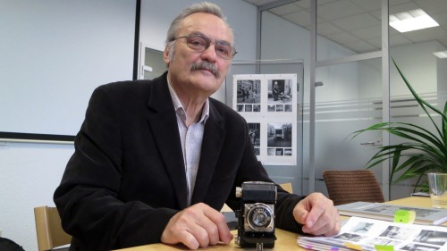 Günther Starke mit seiner Kleinbidlkamera