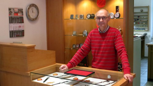 Uhren, Schmuck und Wecker gibt es bei Eberhard Beger