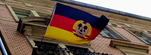 Da hing sie noch ... BRN-Flagge auf der Görlitzer Straße