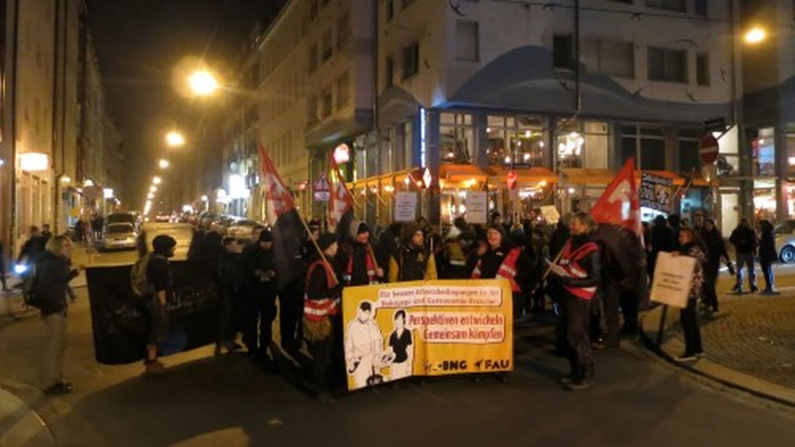 Etwa 80 Unterstützer der BNG-FAU zogen heute Abend durch die Neustadt.