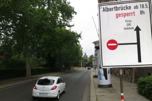 Ab heute für Autos gesperrt: Die Albertbrücke in Richtung Altstadt.