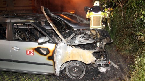 Eines der zerstörten Autos. Foto: R. Halkasch