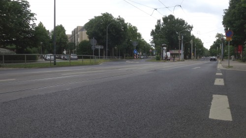 Bautzner Straße von der Brücke gen Osten gesehen.