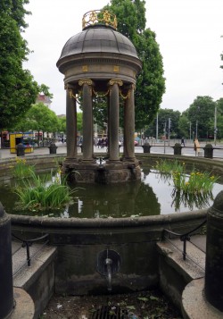 Artesischer Brunnen am Albertplatz