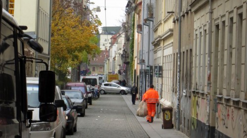 Gibt sich als graue Maus, aber unter dem Pflaster liegt ganz viel Geschichte