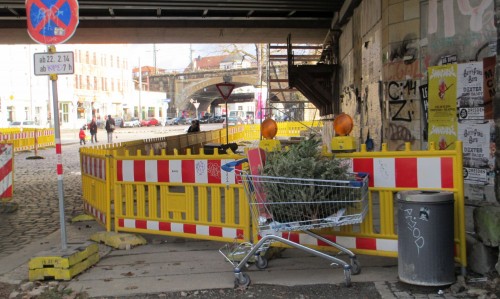 Nachweihnachtliches Szenario am Anfang der Conradstraße. Die S-Bahn-Haltestestelle “Bischofsplatz” kann erst ab 2016 bedient werden.