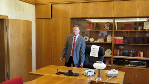 Wagner zeigt das Büro des letzten sächsischen Stasi-Generals