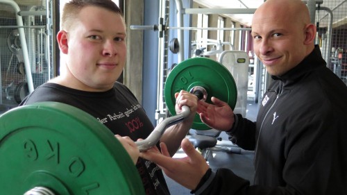 In einem Jahr hat Torsten im New York Fitness rund 35 Kilo abgespeckt. Martin Schindler ist sein Personal Trainer.