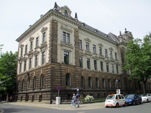 Das Sächsische Staatsministerium der Justiz und für Europa an der Kreuzung Ponto-/Hospitalstraße.