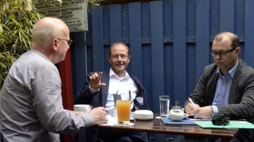 Markus Ulbig im Gesprch mit Winfried Schenk (menschen-in-dresden.de) und Jan Frintert (Neustadt-Geflüster) - Foto: Dehli-News.de/Frank Dehlis