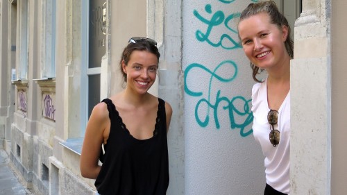 Luise Koenitz und Bettine Zabel vor ihrem Sprout