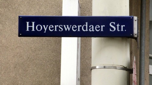 Die Hoyerswerdaer Straße trägt den Namen nach der Stadt seit 1946.