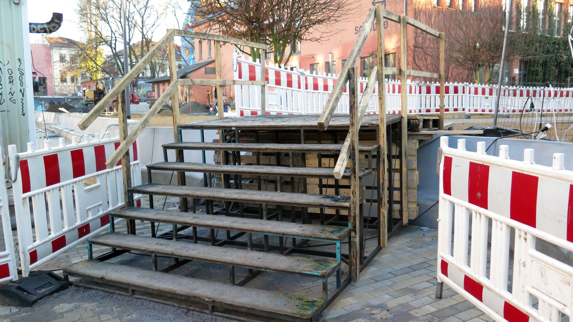 Schick: die legendäre Holztreppe ist wieder im Einsatz.