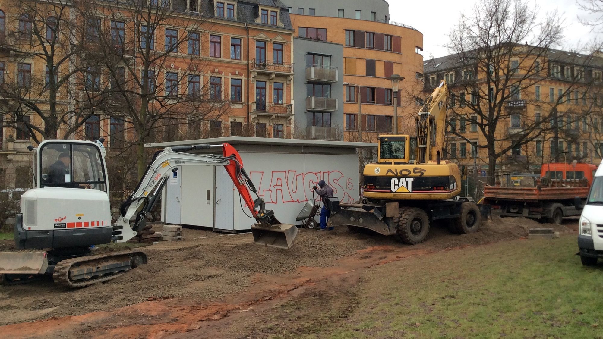 Nach sechs Tagen war das Toilettenhaus schon beschmiert. Foto: Frank Dehlis