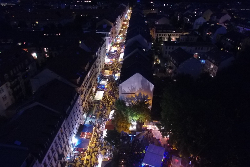 Alaunstraße von oben bei Nacht - Foto: Agentur Schröder