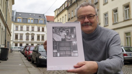 Günter Starke mit Kalender "Botschaften und Botschafter"