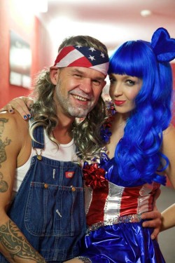 2015: Willie Nelson und Katy Perry gemeinsam – das gibt es nur beim Neujahrssingen. — mit Mirko Glaser und Manina Heim.