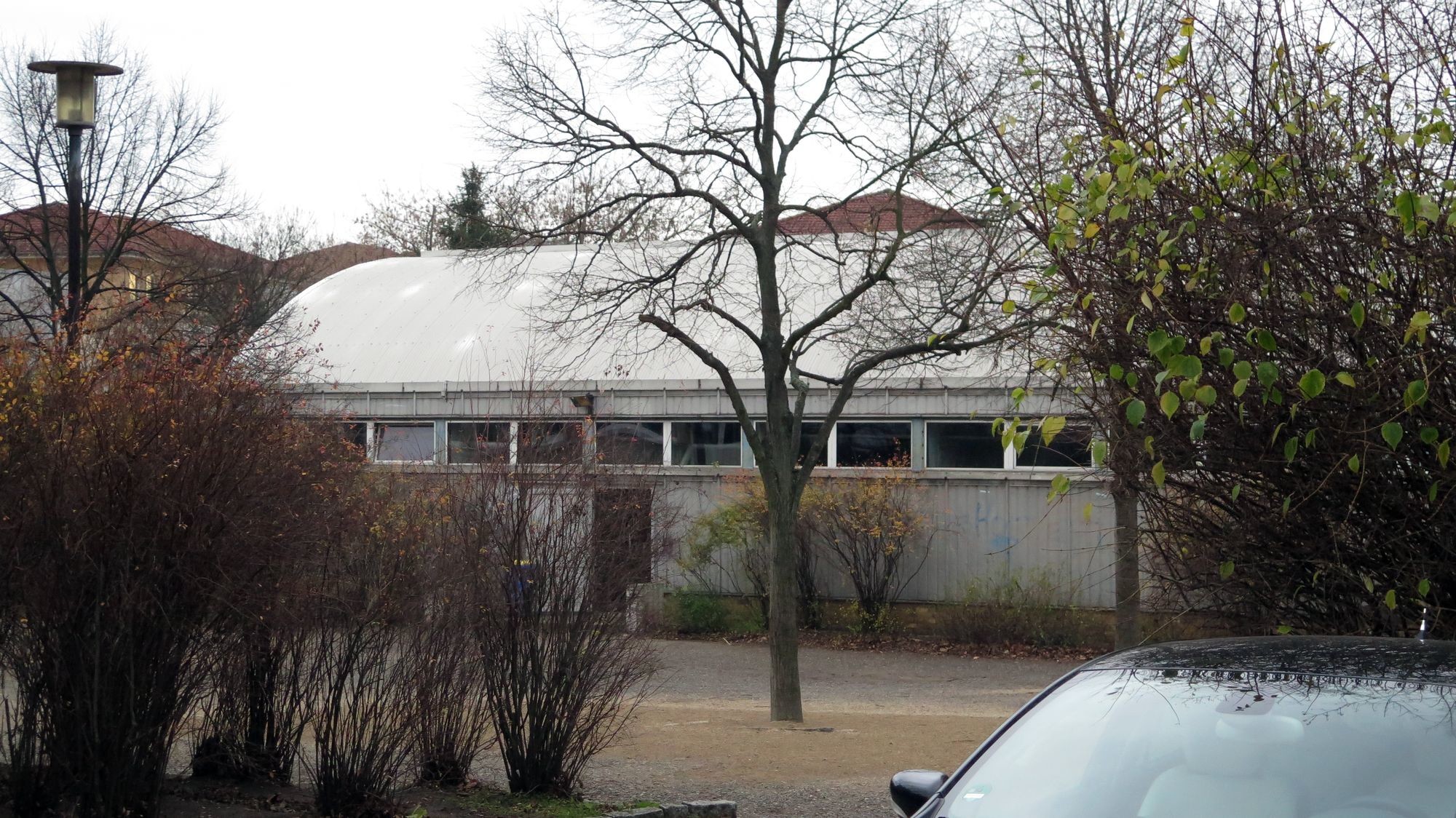 Nicht mehr sanierungsfähig, die Tonnenhalle aus den 1970er Jahren.