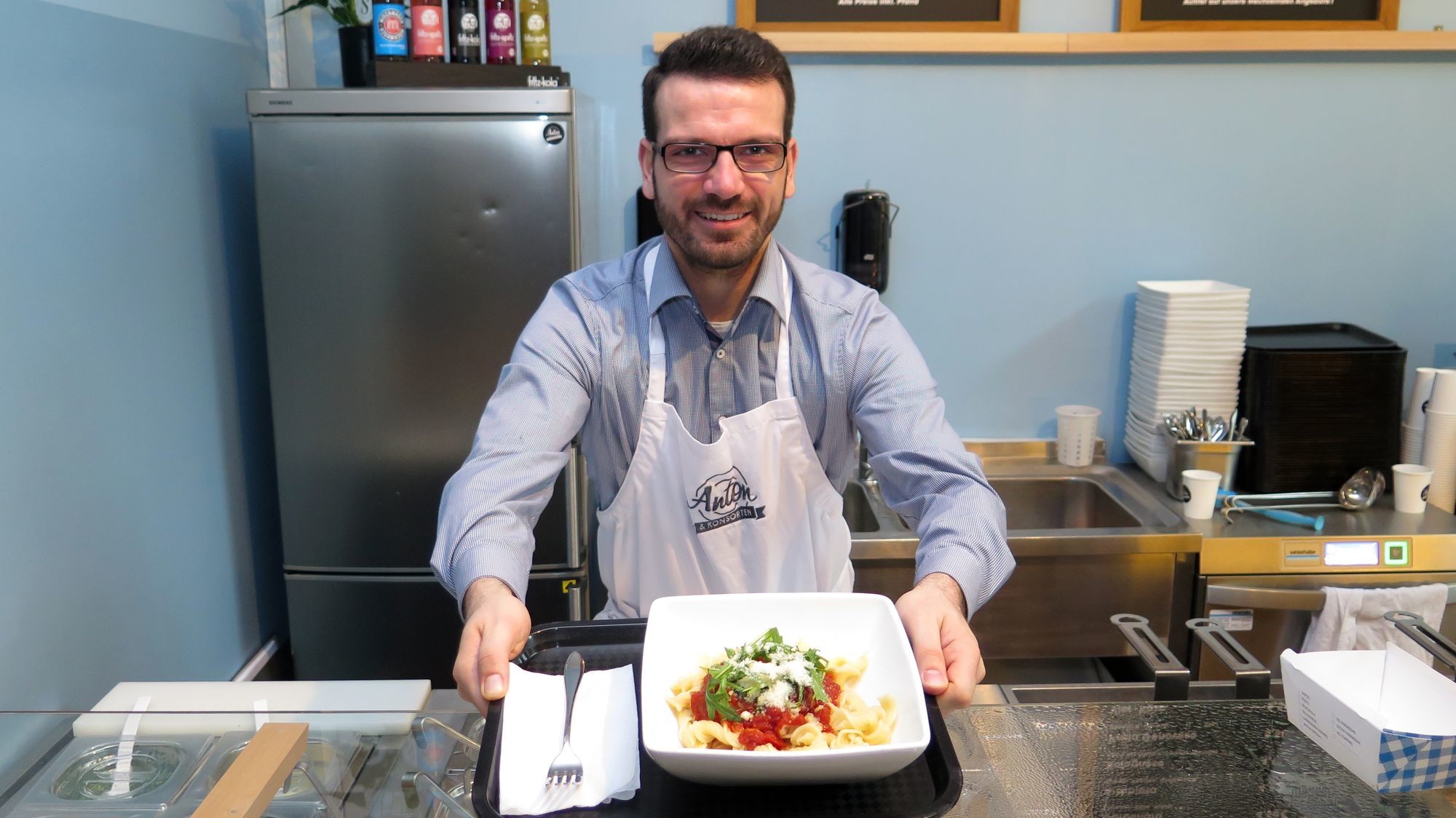 "Schmecken lassen" - für 5 Euro gibt's die Arrabiata inklusive extra Rucola