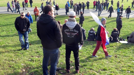 Eisen-Kreuz-Fan bei Pegida-Demo