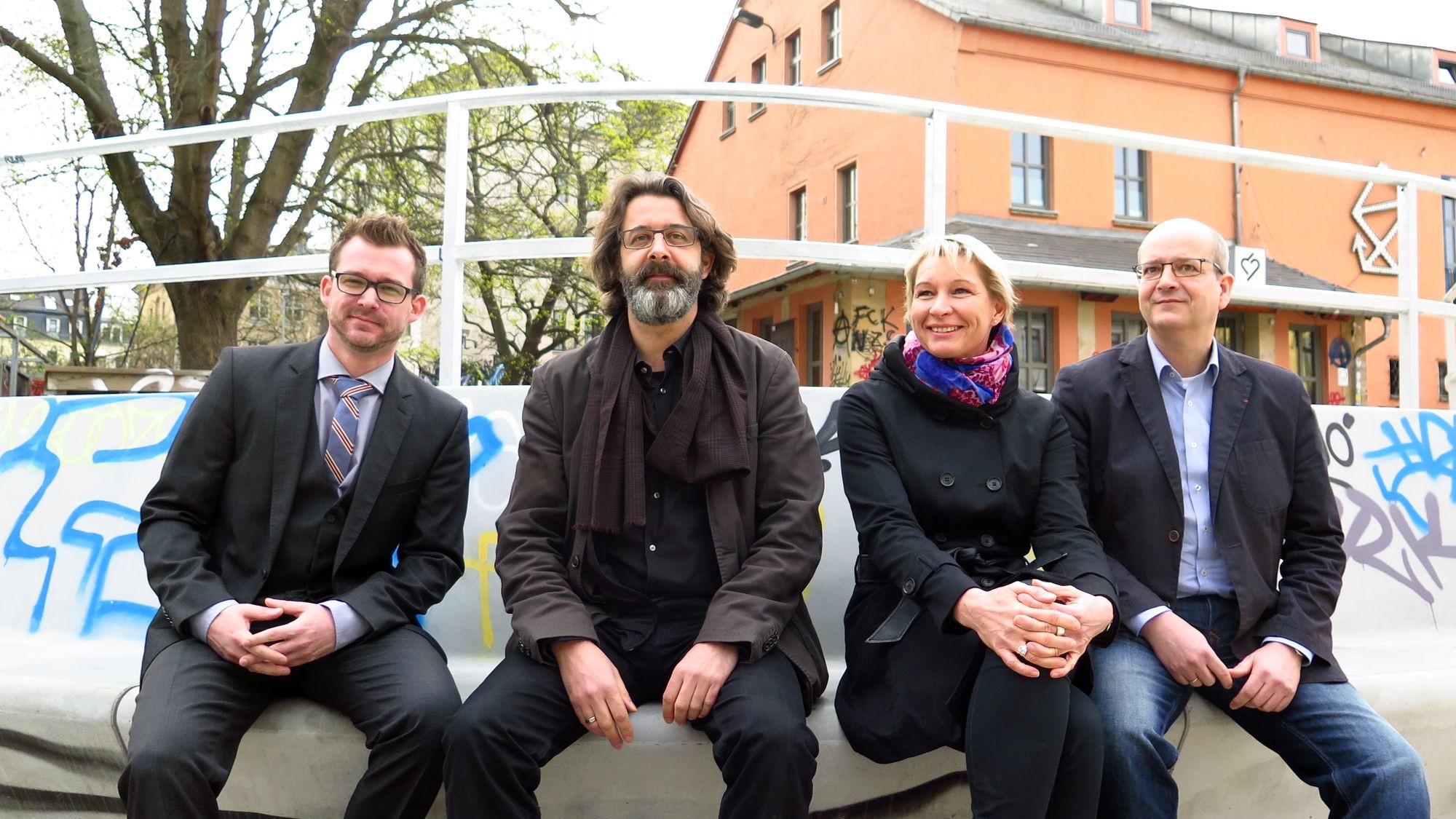 Baubürgermeister Raoul Schmidt-Lamontain, Architekt Jens Rossa, Projektleiterin Undine Neubert und Stesad-Chef Axel Walther (v.l.)