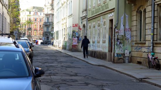 Flickenteppich auf der Pulsnitzer Straße bleibt noch ein Jahr länger.