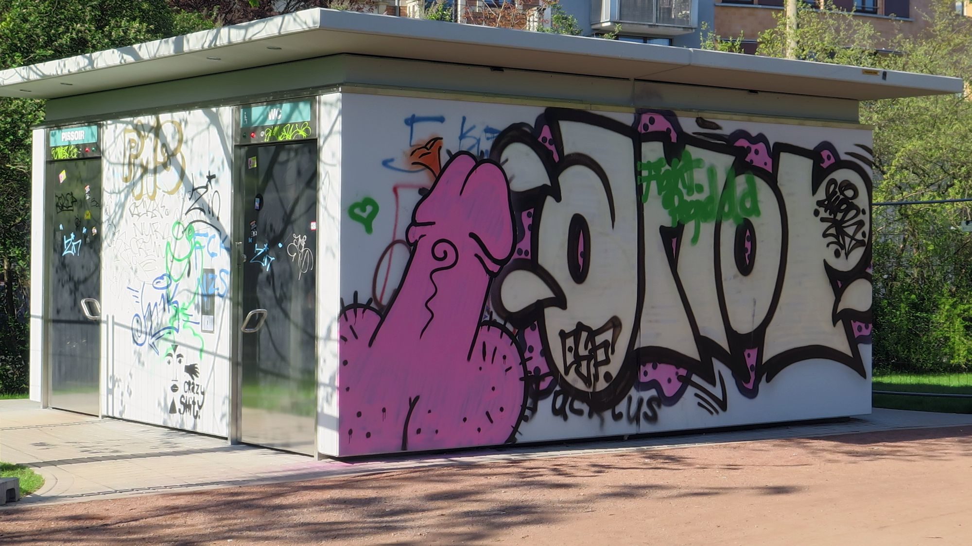 toiletten-street-art: Penis in hot pink