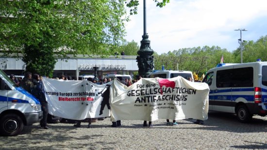 Etwa 250 Gegendemonstranten waren vor Ort.