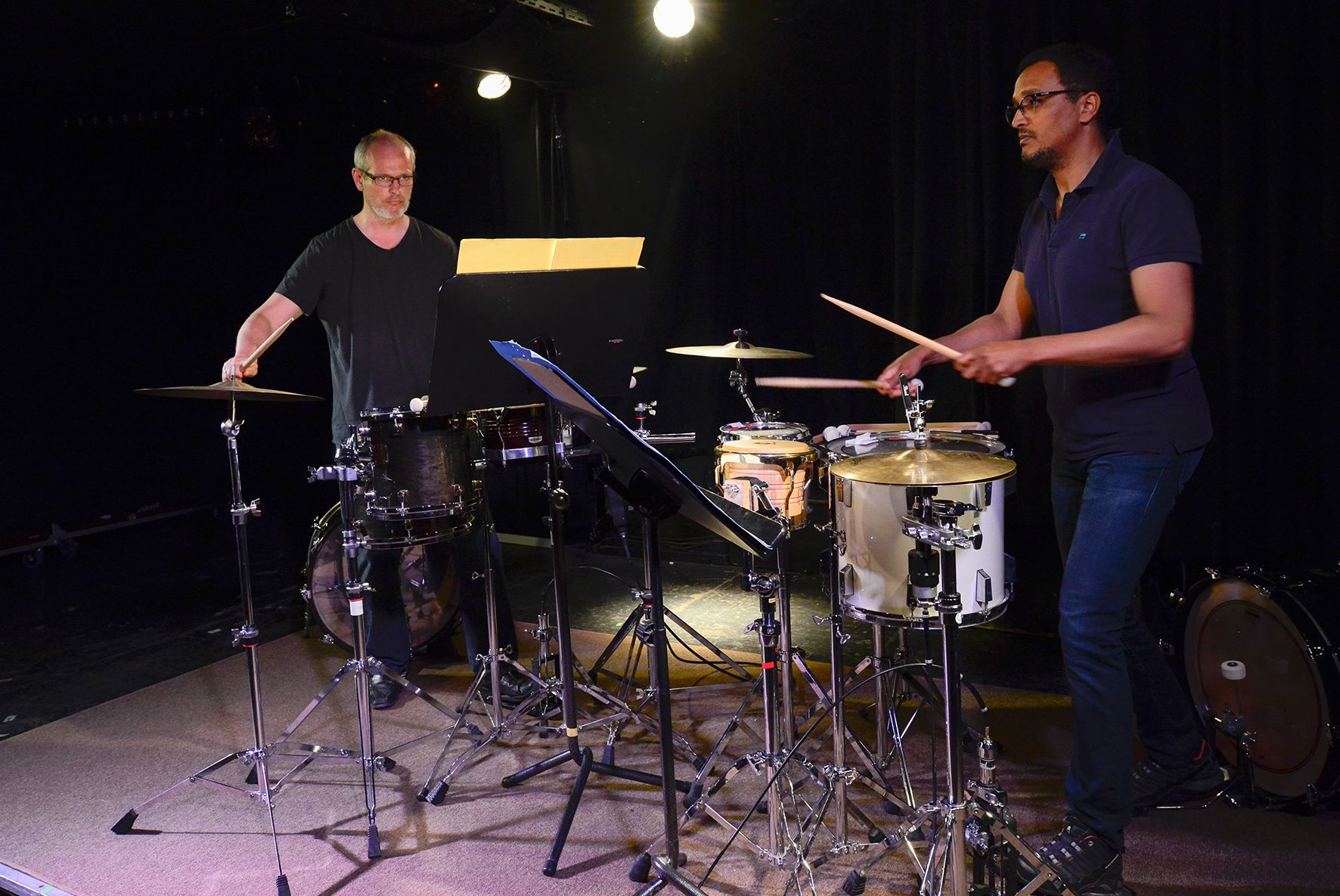 In der Groove Station, spielte die Perkussive Spielvereinigung, Christian Langer und Dominik Oelze (von links nach rechts) - Foto: Matthias Creutziger
