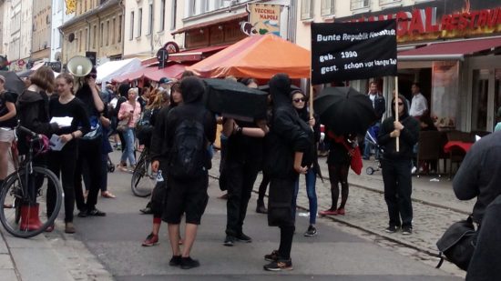 Die Republik wurde zu Grabe getragen. Foto: Ulla W.