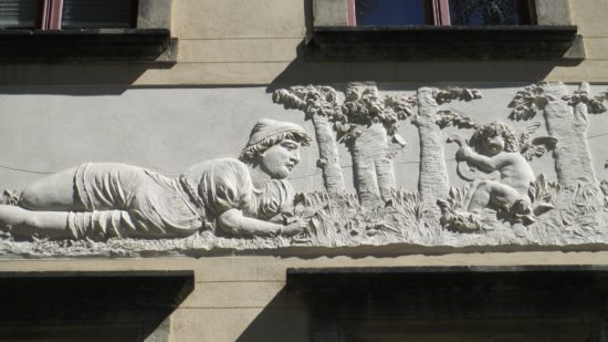 Wandfries auf der Louis-Braille-Straße