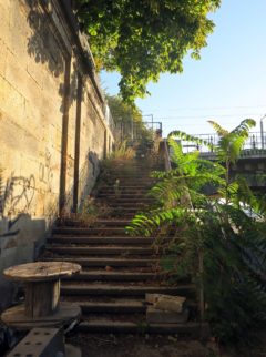 Auch die Treppe hoch zur Albertbrücke wird erneuert.