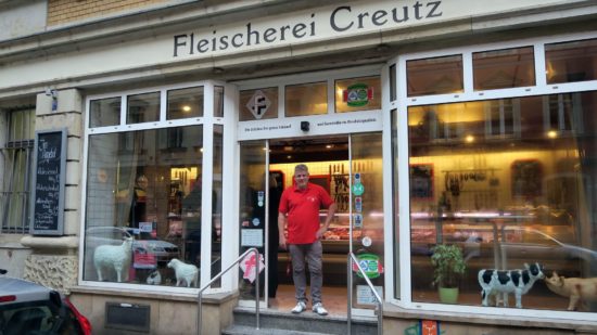 Sven Creutz in seiner Fleischerei in der Louisenstraße 25