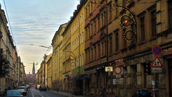 Auf der Alaunstraße, der Rothenburger, der Görlitzer und der Kleinen Bautzner leuchtet es schon.