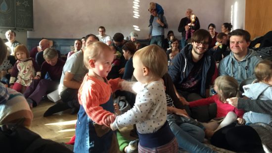 Babykonzert in der Aula der Waldorfschule