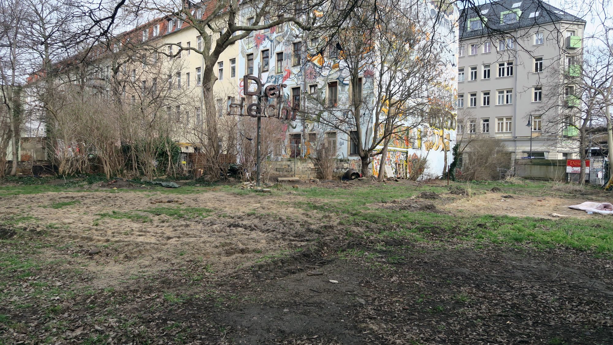 Der alte Hechtgrün-Platz wurde beräumt. Die Hecht-Skulptur steht noch.